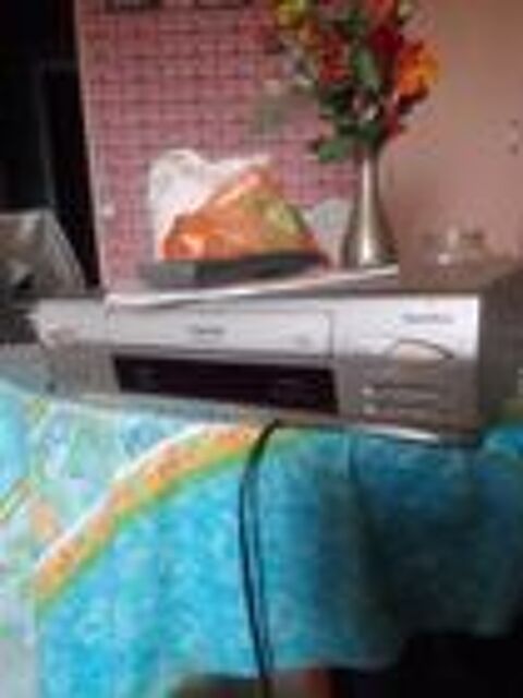 propose magnetoscope et lecteur DVD 0 Noisy-le-Sec (93)