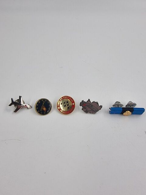 Lot de 4 pin's suisse 4 Vulbens (74)
