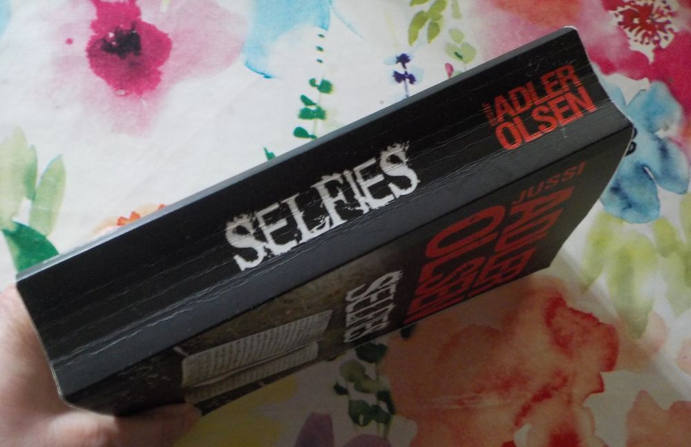 SELFIES de Jussi ADLER OLSEN Ed. France Loisirs Livres et BD
