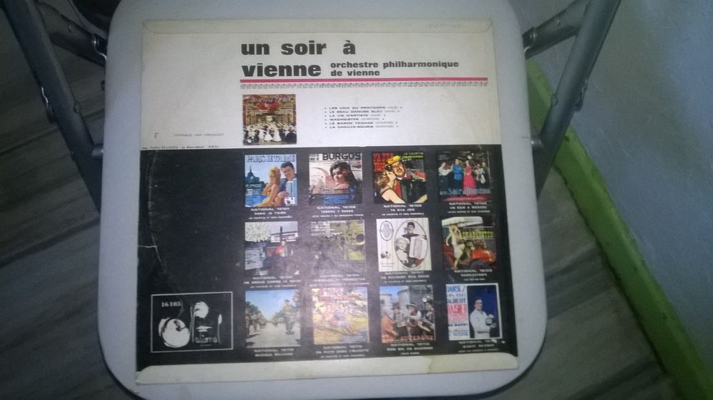 Vinyle Un soir &agrave; Vienne 
Par l Orchestre Philharmonique CD et vinyles