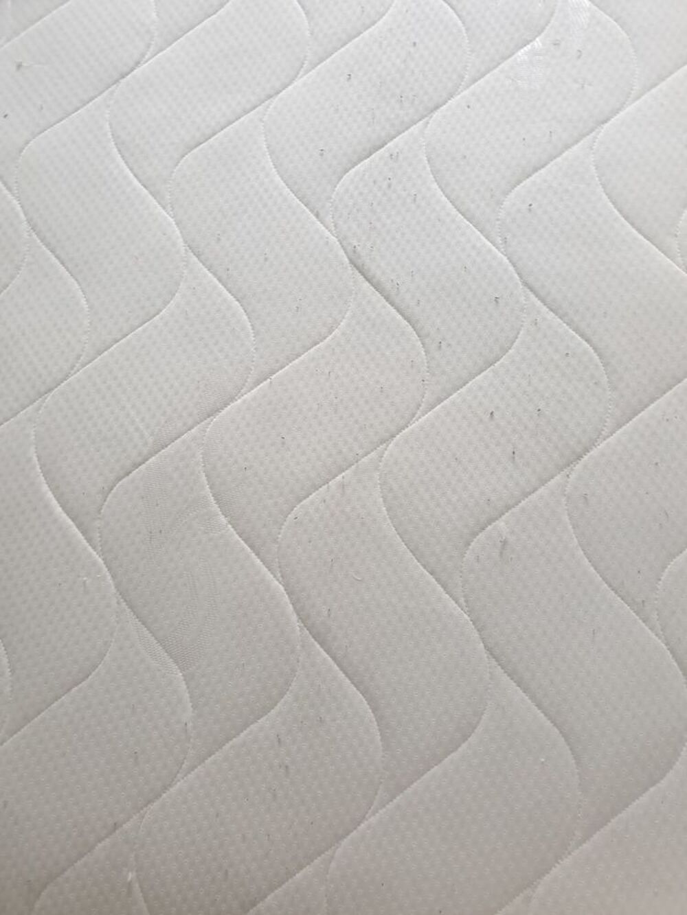 Lit complet (sommier, matelas, pieds) Meubles