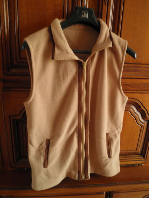 gilet, sweat neuf sans manche neuf 8 Guer (56)