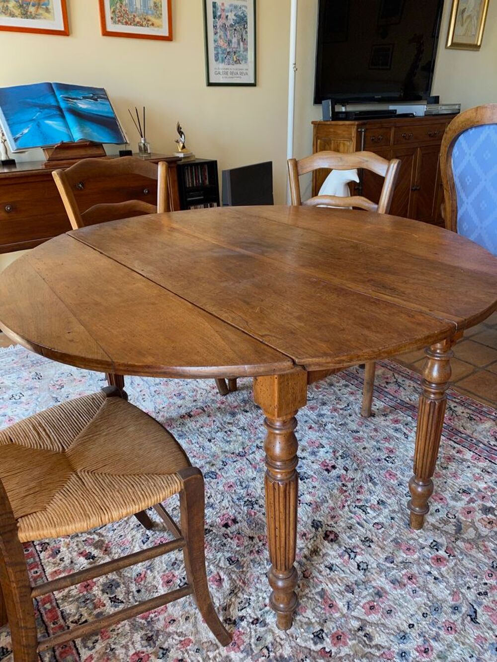 table de salle a manger et cinq chaises Meubles