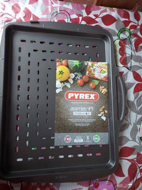 Lot de moules Téfal/Pyrex en silicone+objets de déco de Noël 15 La Seyne-sur-Mer (83)