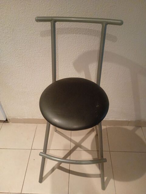 Chaise tabouret de bar en très bon état à Béziers 25 Béziers (34)