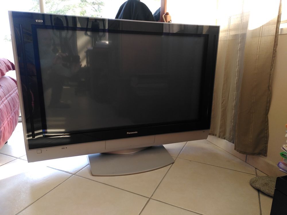 Panasonic TH-42PA30-SO (106cm) + Socle de table Photos/Video/TV