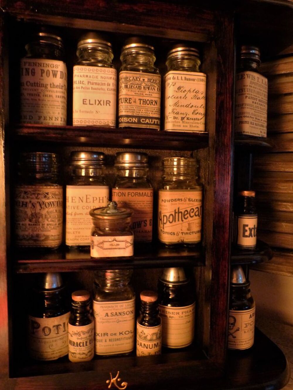 Cabinet d'Apothicaire "APOTHECARY OFFICE XIX" Cr&eacute;a.Steampunk Décoration