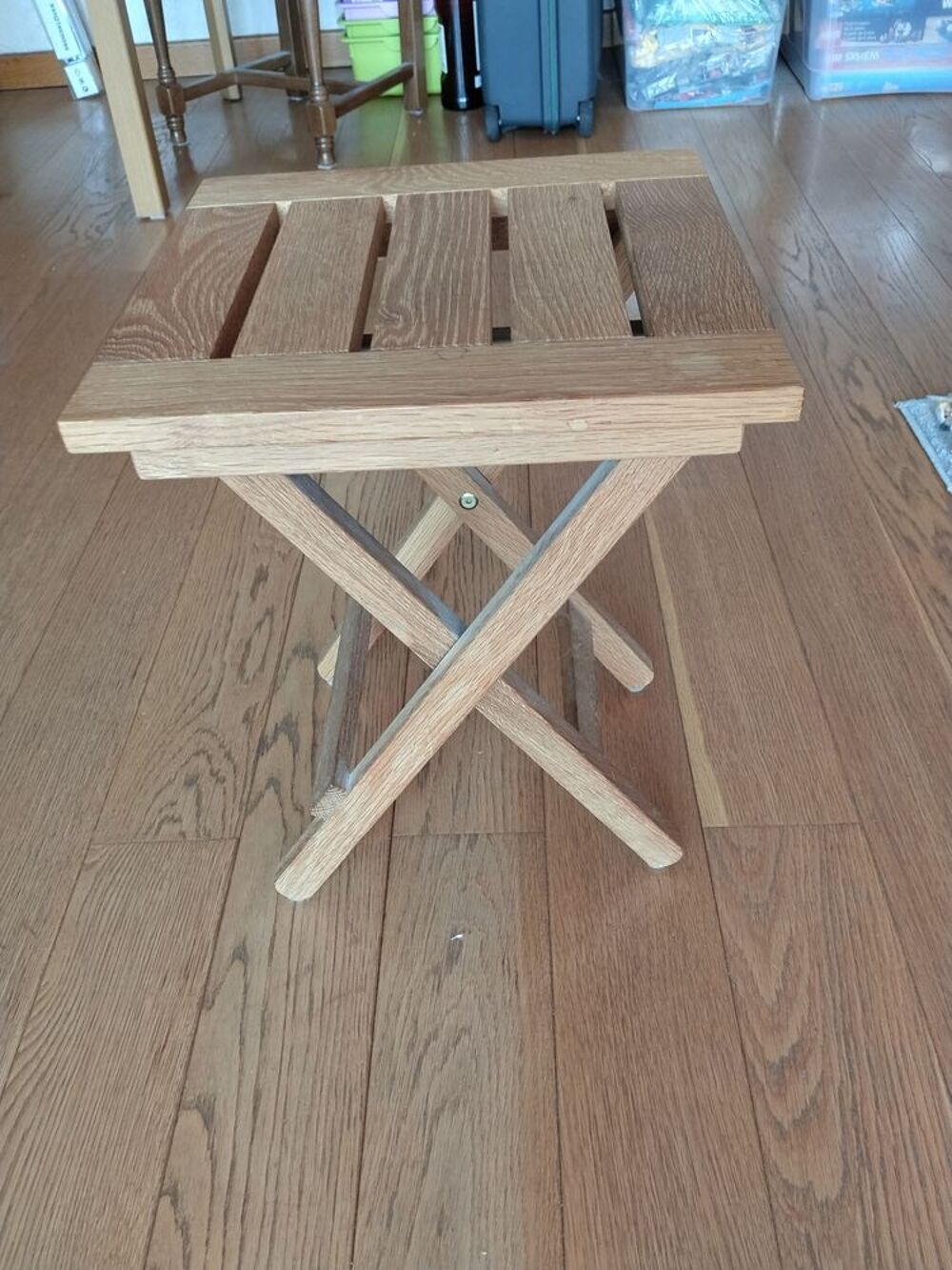 Tabouret en bois massif Maisons du Monde
Meubles