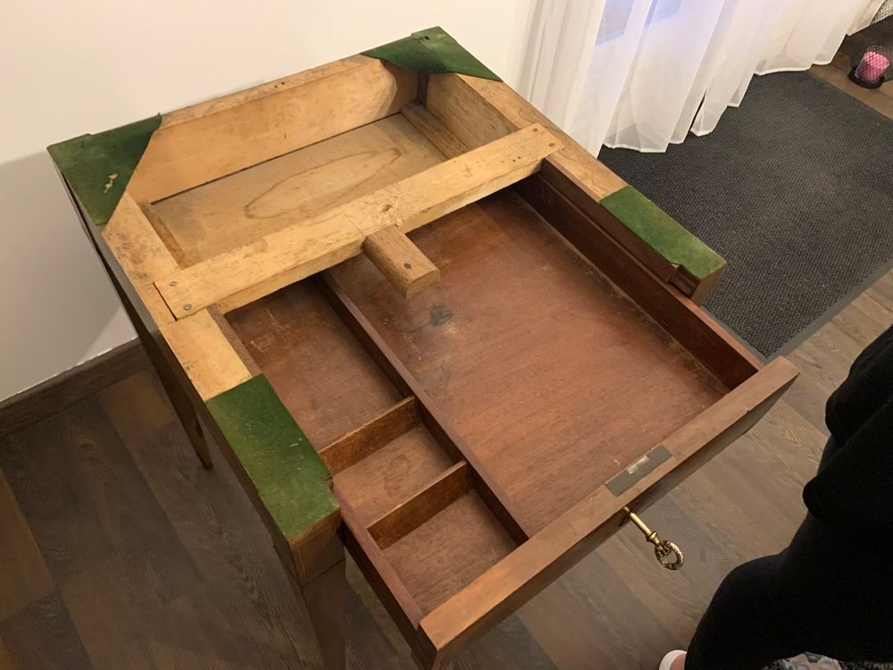 Table de jeu dites mouchoir &agrave; r&eacute;nover Meubles