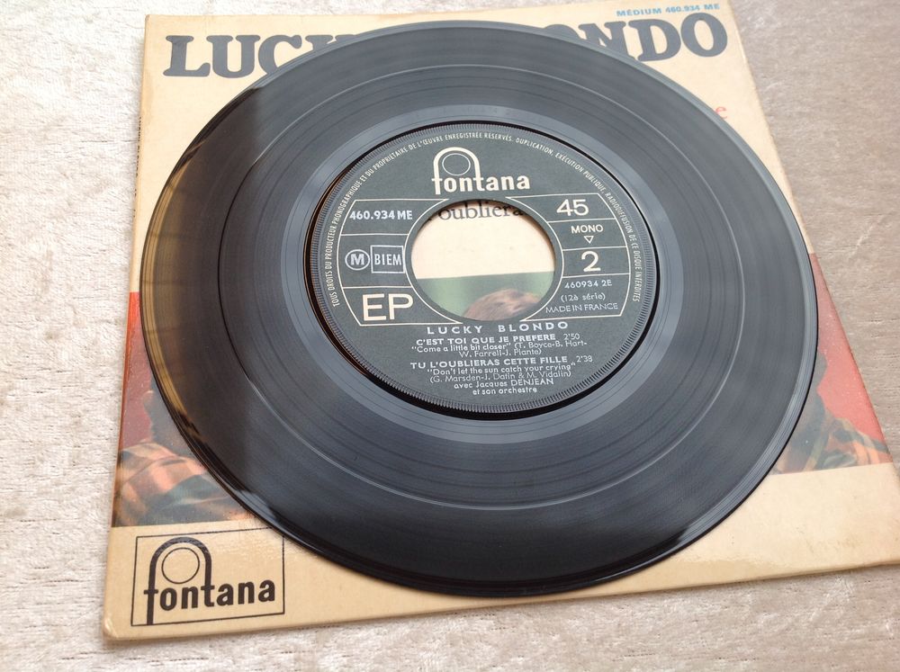 LUCKY BLONDO 45 TOURS 4 TITRES Envoi Possible
CD et vinyles