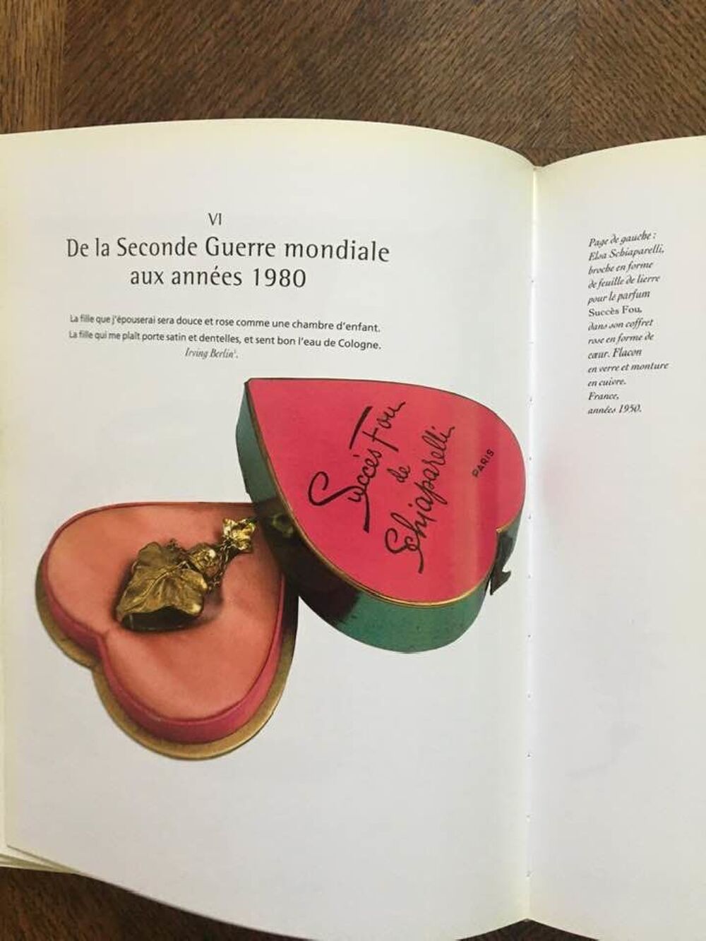 Beaux et anciens livres comme neuf sur les bijoux parfum, 