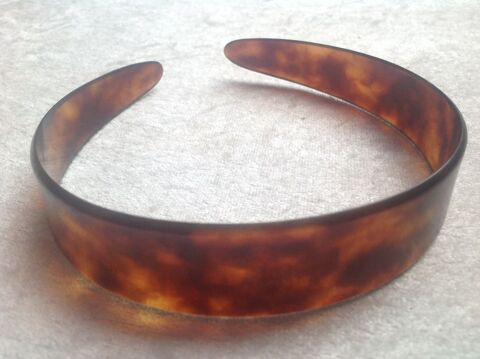 SERRE TÊTE LARGE VINTAGE EN PLASTIQUE Envoi Possible
2 Trégunc (29)