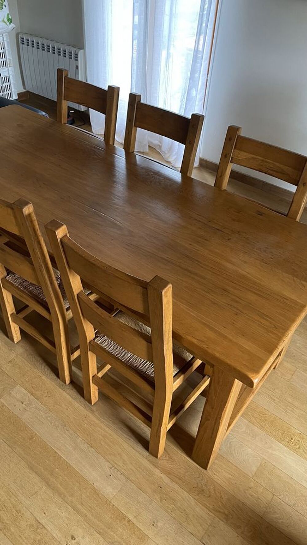 Table en ch&ecirc;ne massif avec ses 6 chaises assorties Meubles