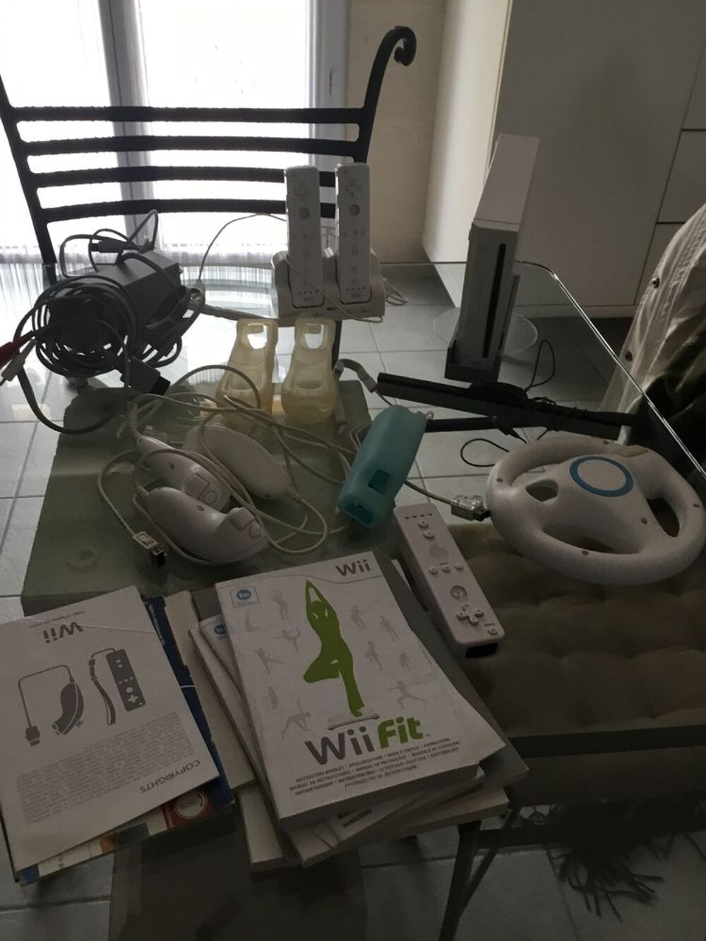 Wii compl&egrave;te 
Volant 
Balance 
Jeux Consoles et jeux vidéos