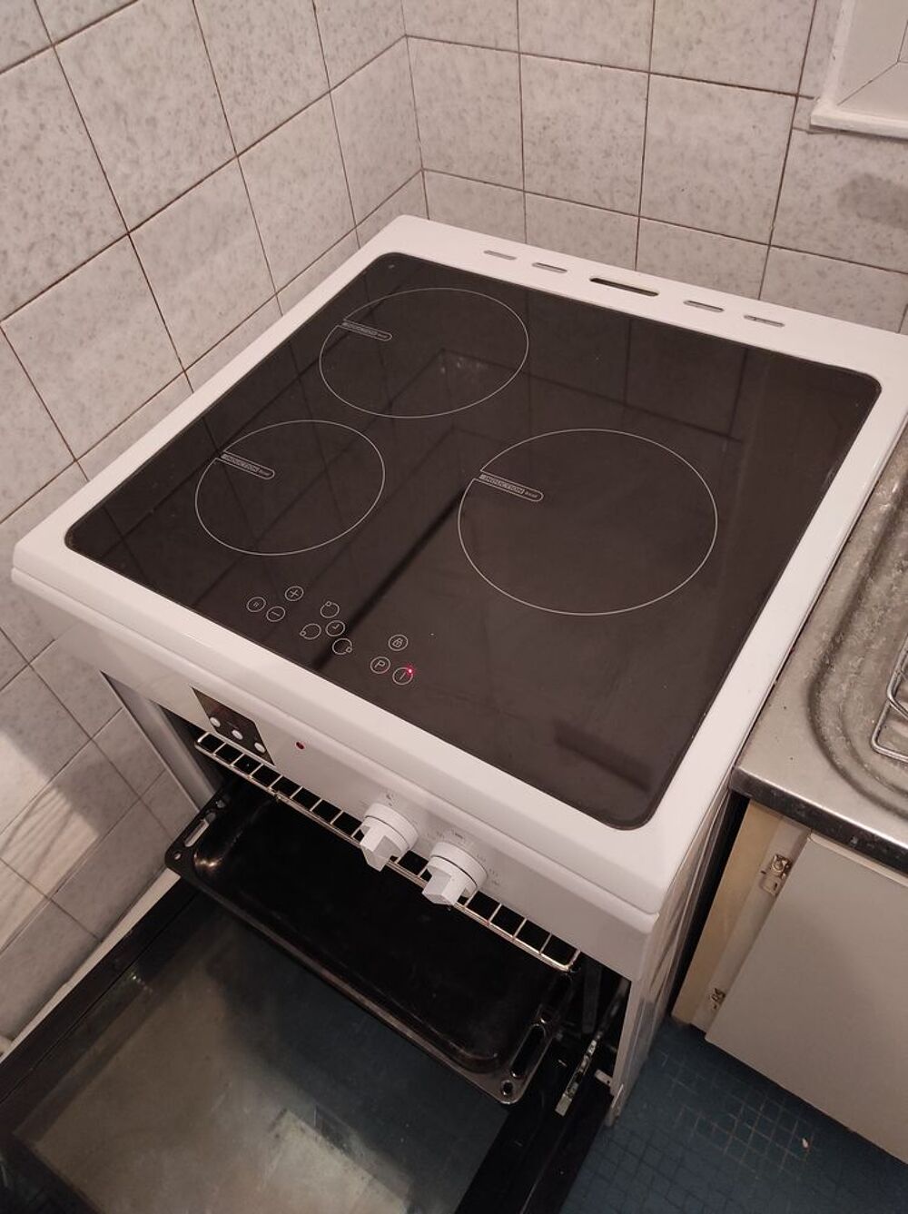 Cuisini&egrave;re induction Continental Edison four 65L Electroménager