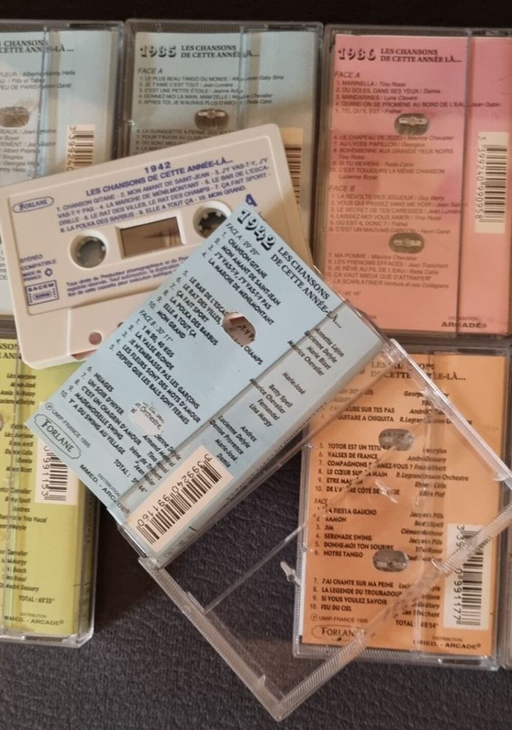 Lot de 14 cassettes audio - "Les Chansons de cette ann&eacute;e-l&agrave;. CD et vinyles