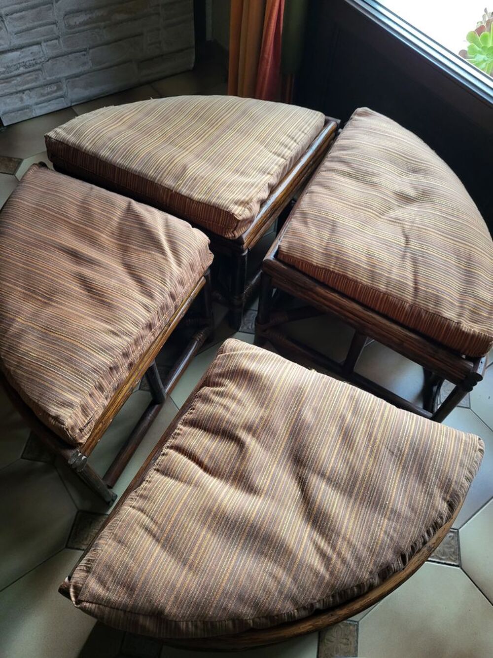 4 poufs rotin impeccables Meubles
