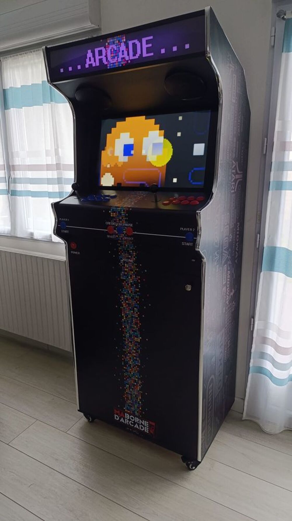 BORNE D'ARCADE, 15000 JEUX, HAUT DE GAMME, FABRIQUEE FRANCE Consoles et jeux vidéos