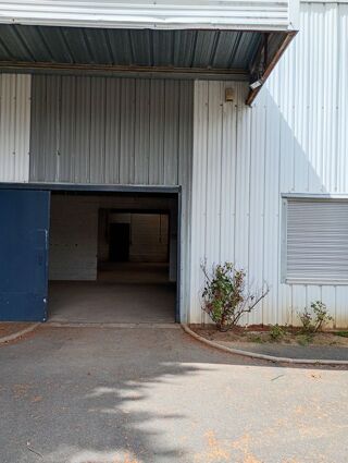  Parking / Garage à louer 487 m² Châteauroux