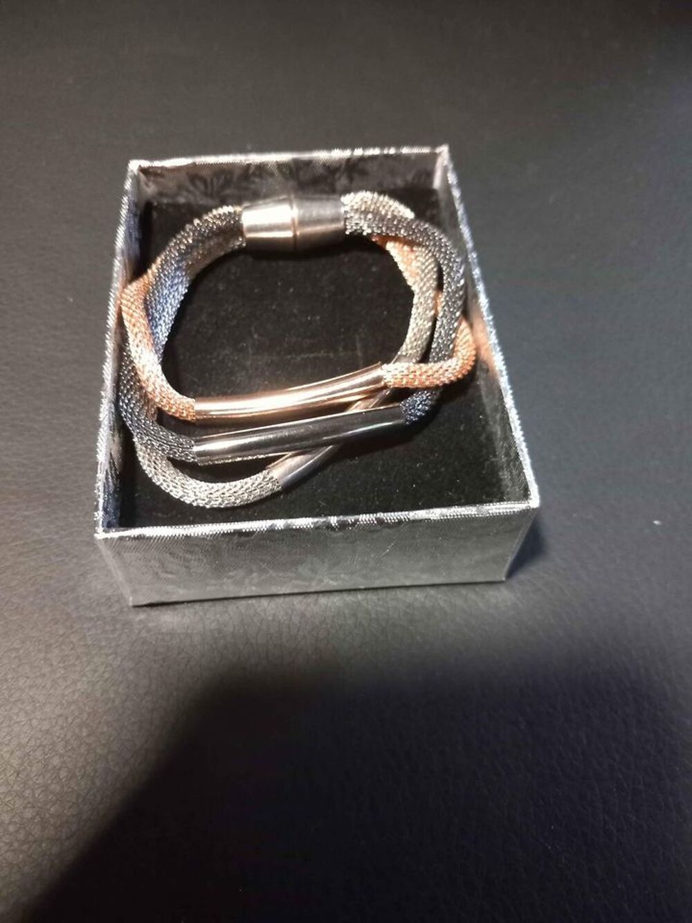 Bracelet aimant&eacute; 3 couleurs Bijoux et montres