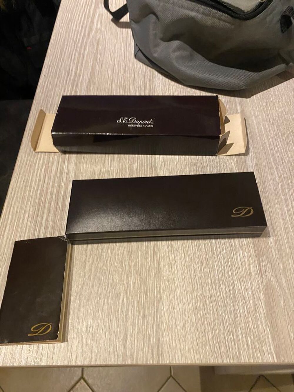 Stylo bille certifi&eacute; ST DUPONT 