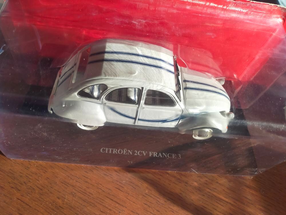 2cv France3 blanche bandes bleues 1/24e neuve
