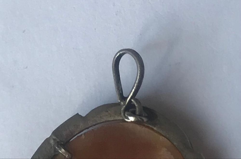 Broche Pendentif ancien CAMEE monture en ARGENT poin&ccedil;on Bijoux et montres