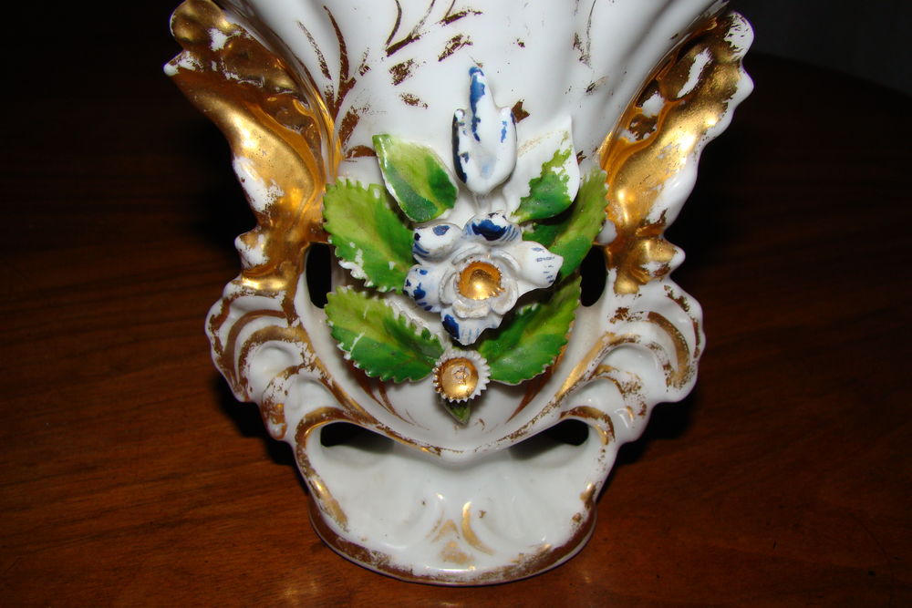 Ancien petit vase de mari&eacute;e en porcelaine de Paris XIX&egrave;me
