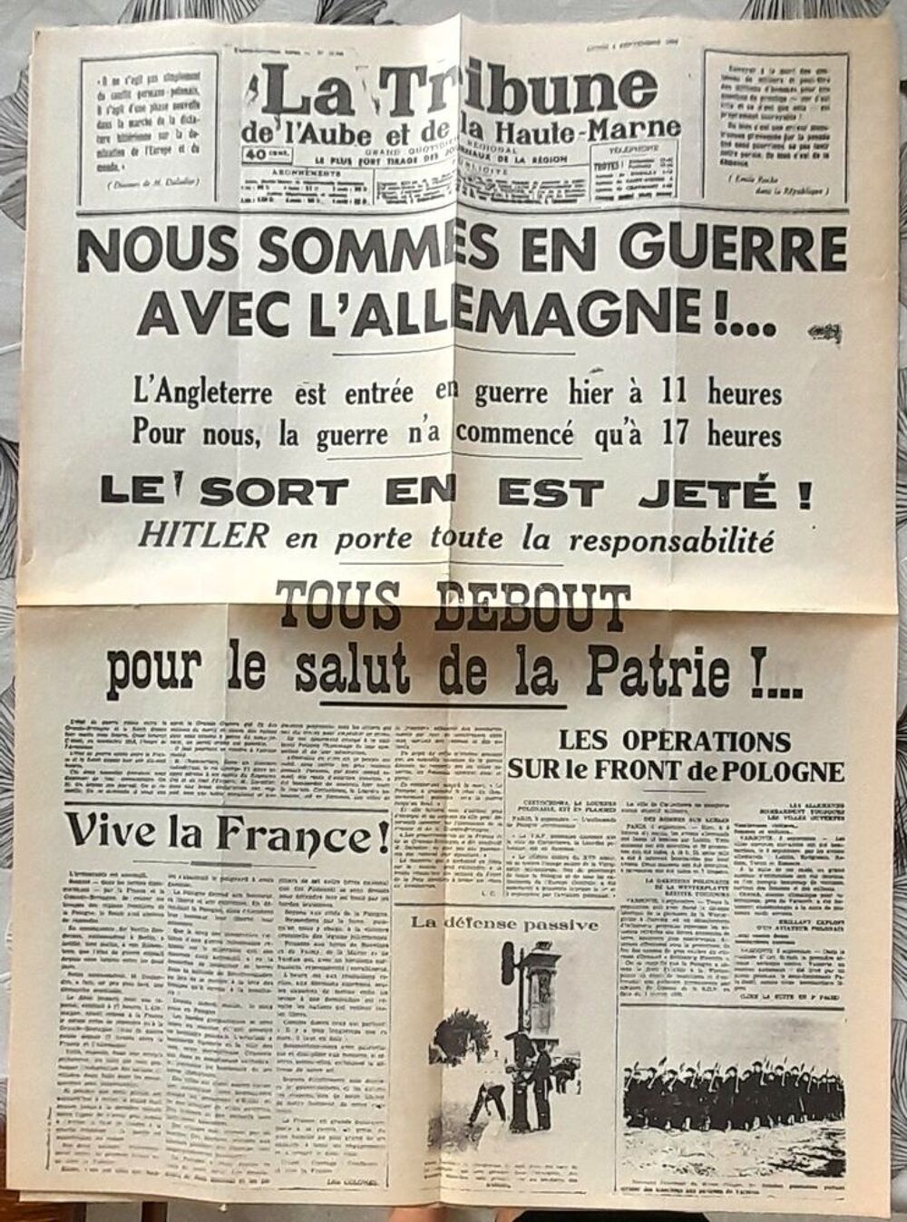 Revues historiques + Journaux et affiches d'&eacute;poque . Livres et BD