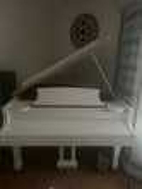 Piano &agrave; queue Steiner blanc Instruments de musique