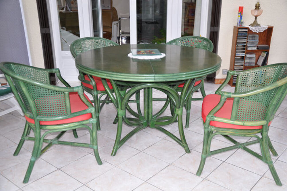 Table ronde avec rallonge et 4 fauteuils Meubles