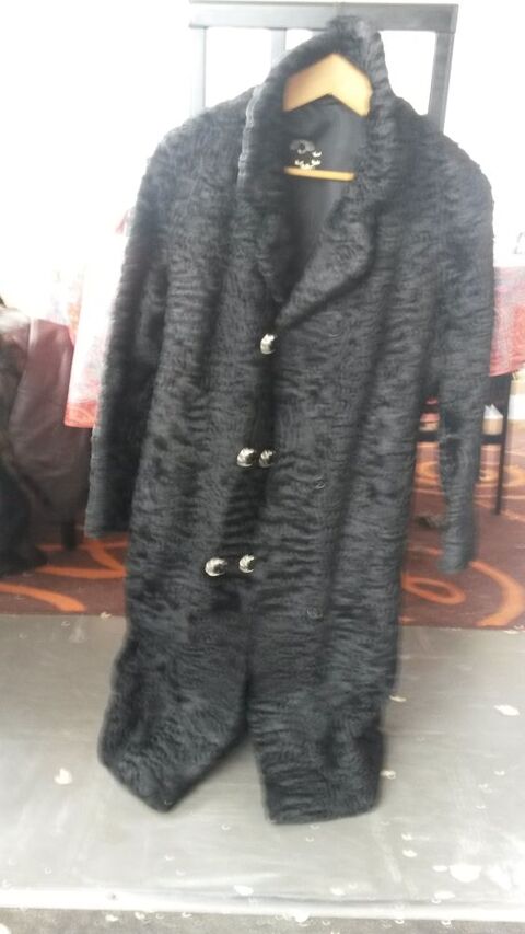 MANTEAU en ASTRAKAN avec boutons 80 Villers-lès-Nancy (54)