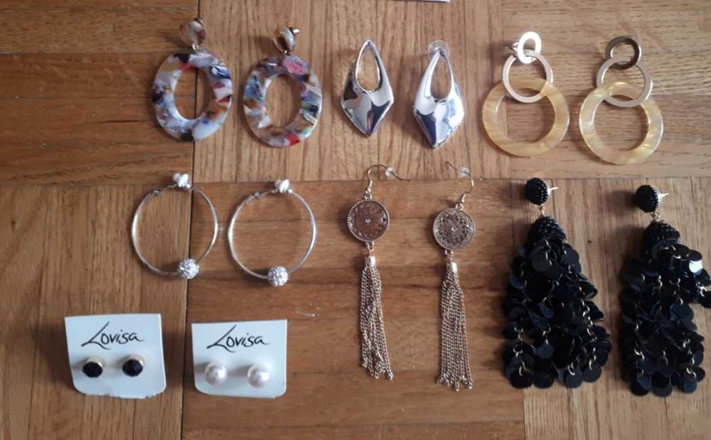 Boucles d'oreilles perc&eacute;es NEUVES Bijoux et montres