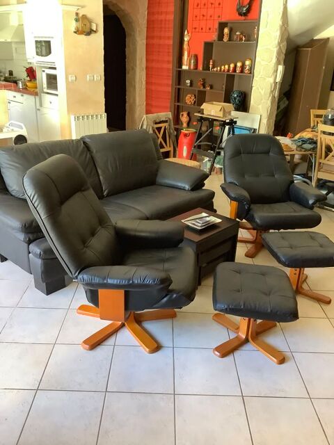 Une paire de fauteuil relax en cuir inclinaison rglable 320 La Crau (83)