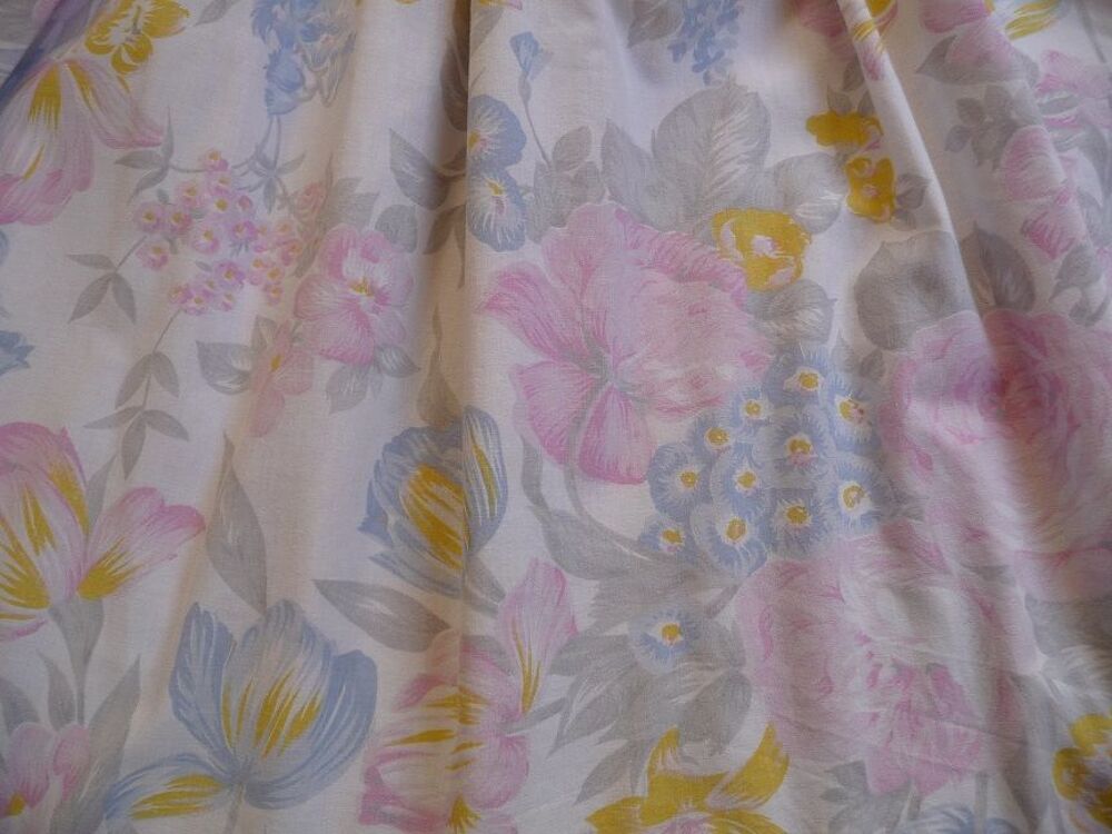 Robe motifs fleurs pastel taille 36 r&eacute;alis&eacute;e par couturi&egrave;re Vtements