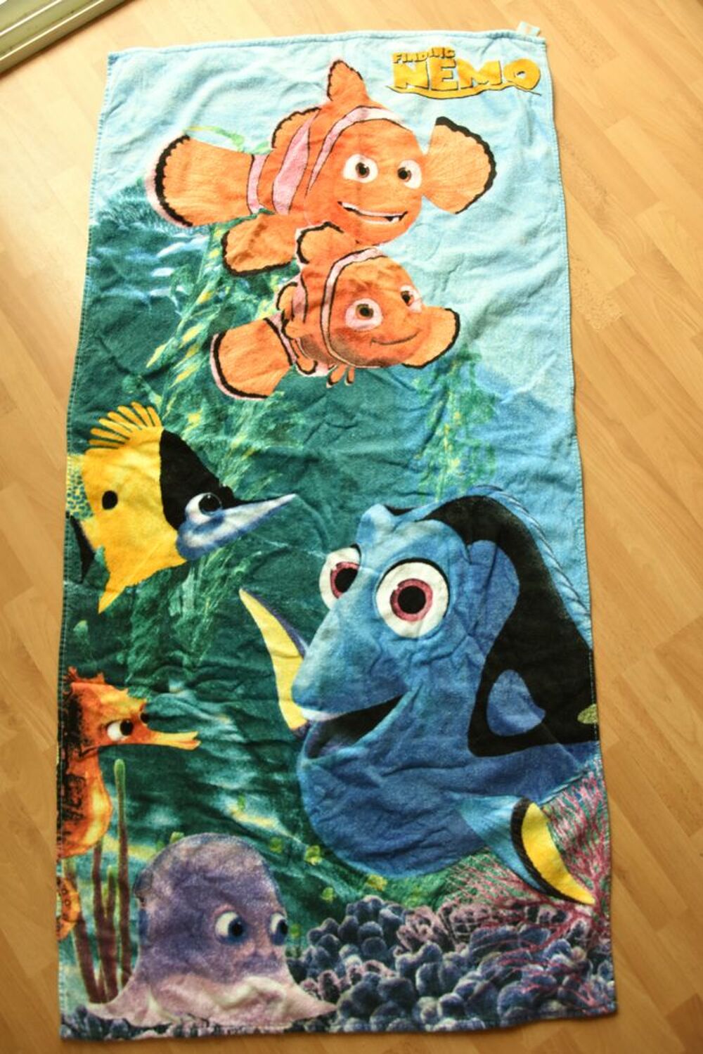 NEMO Disney. Serviette de bain plage. 134cm. Tr&egrave;s bon &eacute;tat Puériculture