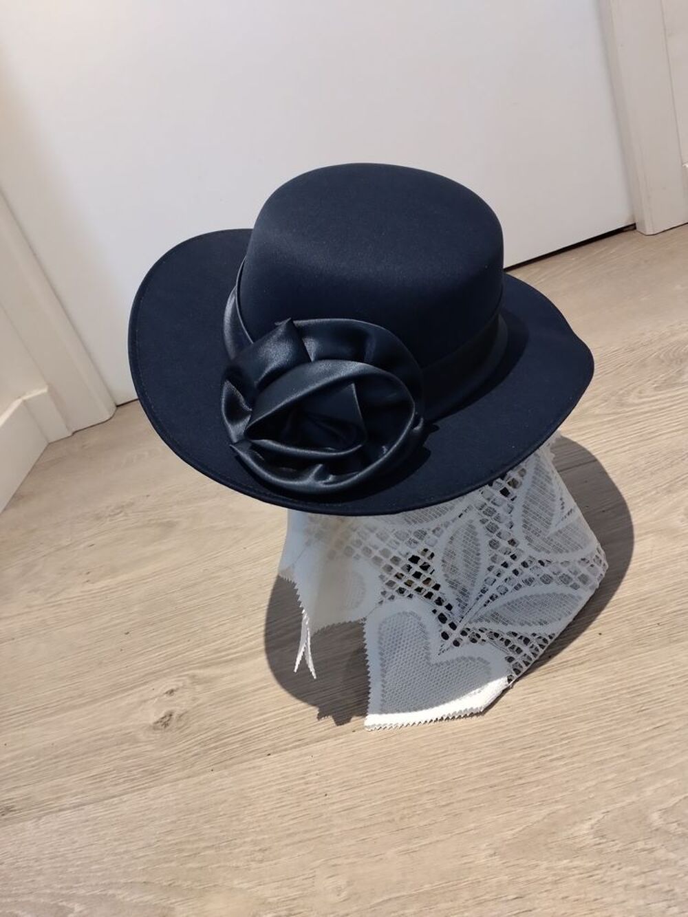 chapeau d'amazone bleu satin&eacute; taille 55 Vtements