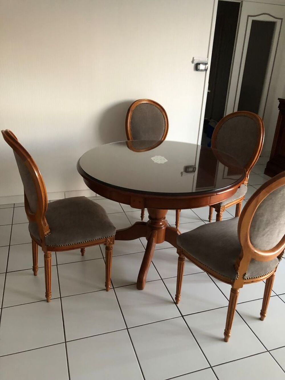 Salle &agrave; manger style Louis Philippe Meubles