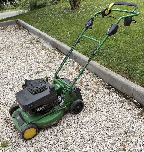 Tondeuse 40 cm John Deere.
Marcellaz-Albanais (74)