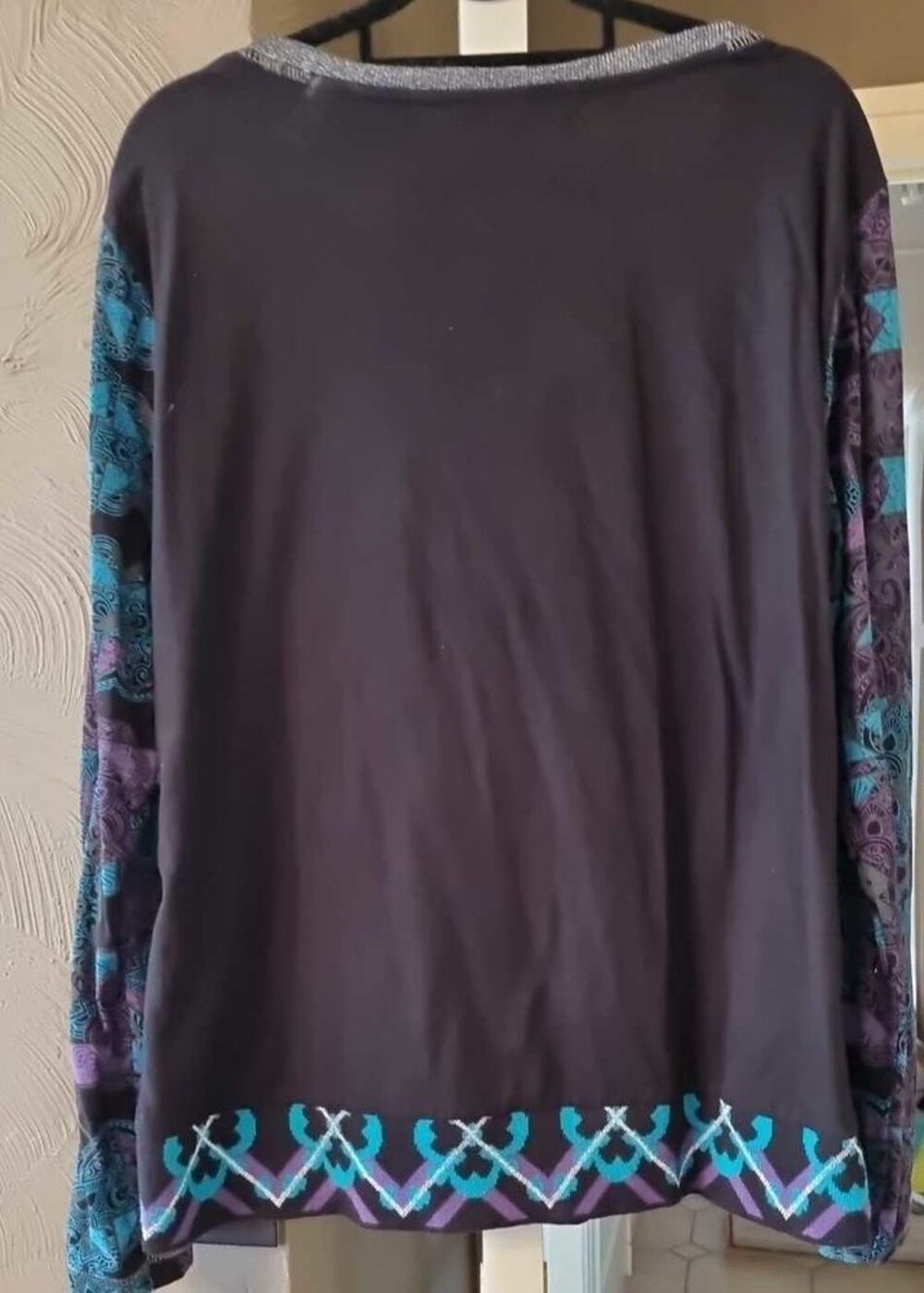 Tr&egrave;s joli tee shirt Taille XXL. Koroshi collection Vêtements