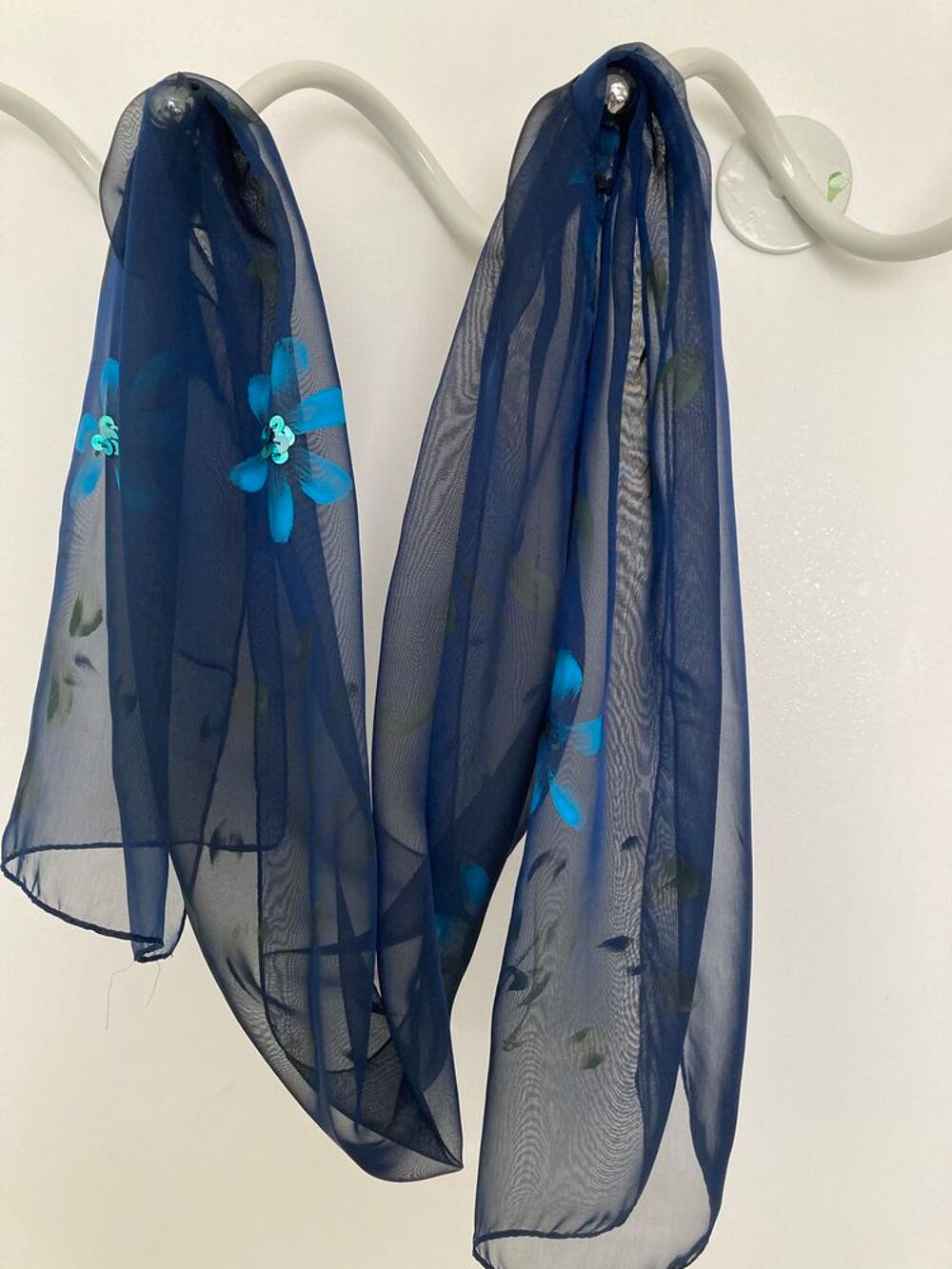 Echarpe fleurie bleue Vêtements