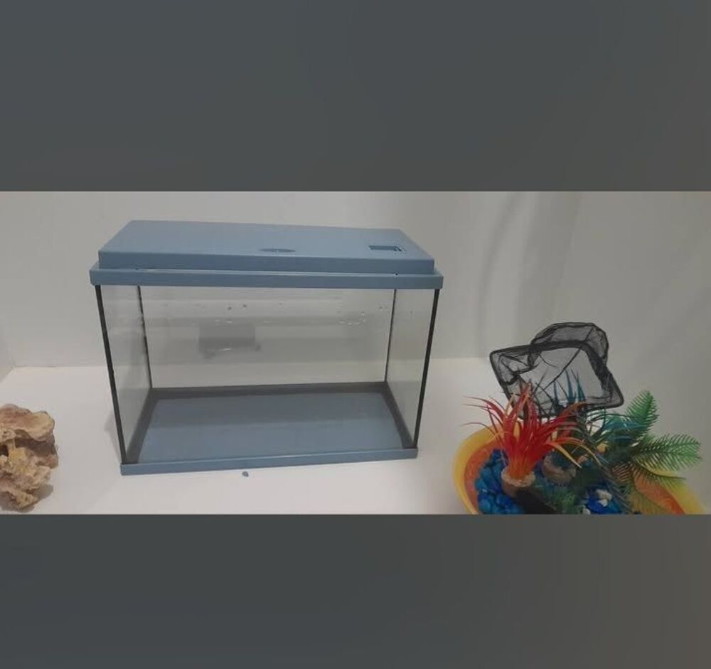 Aquarium 20L Dim: Largeur 20cm longueur 41cm Meubles