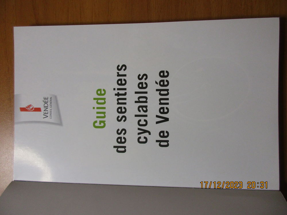 Documents pour promenades et randonn&eacute;es p&eacute;destres et v&eacute;los Livres et BD