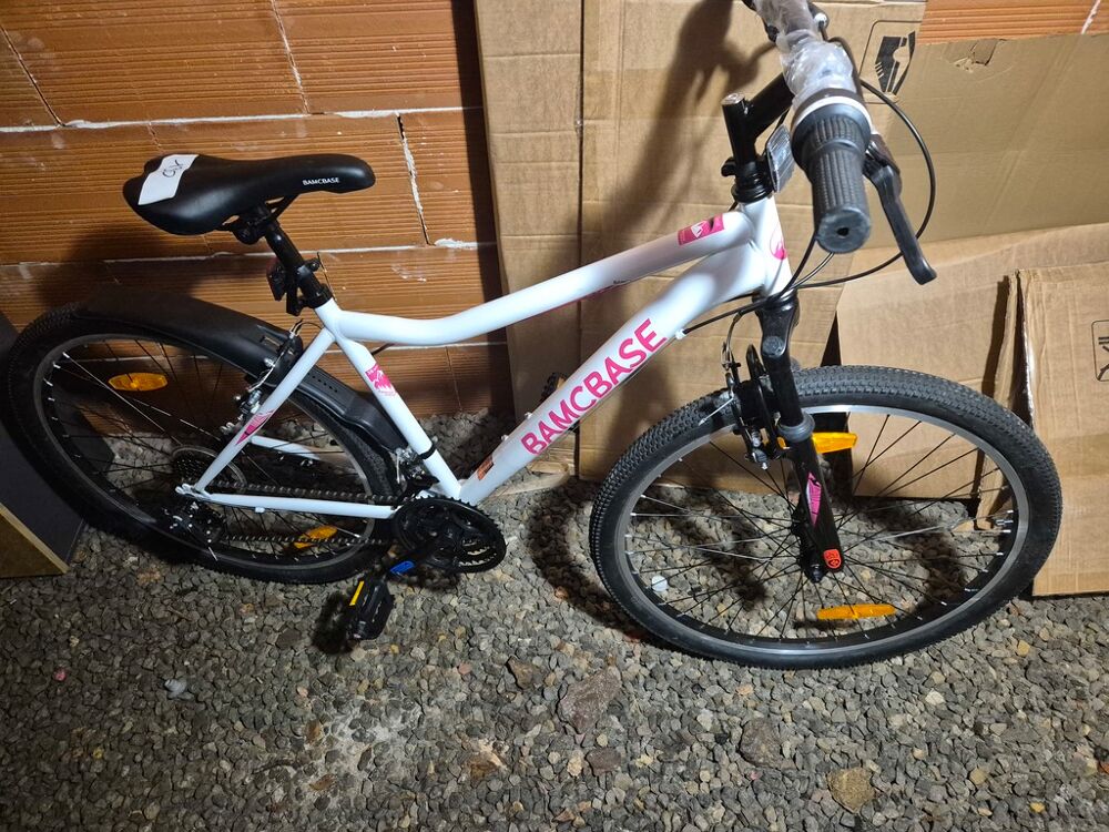 V&eacute;lo BAMCBASE blanc Vélos