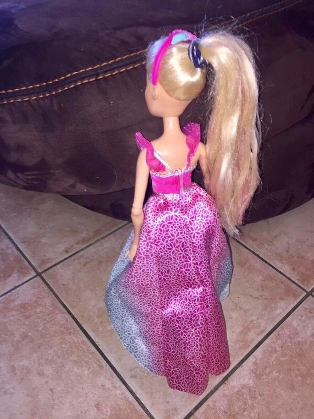 Grande barbie articul&eacute;e de 40 cm en tbe &agrave; 12 euros
Jeux / jouets