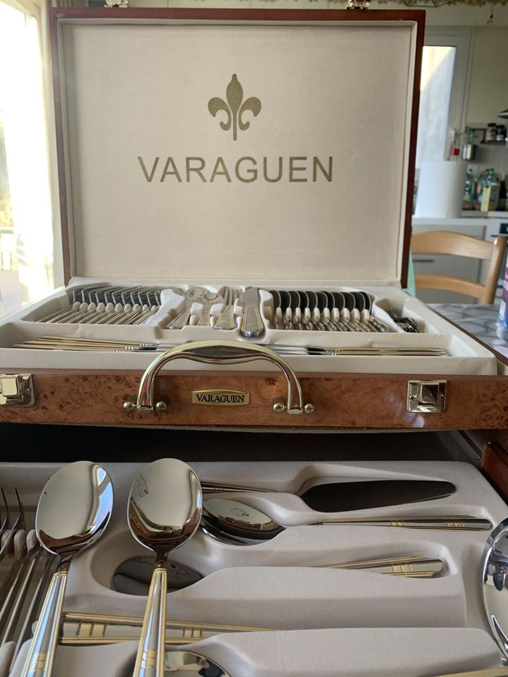 M&eacute;nag&egrave;re VARAGUEN 84 pi&egrave;ces Décoration