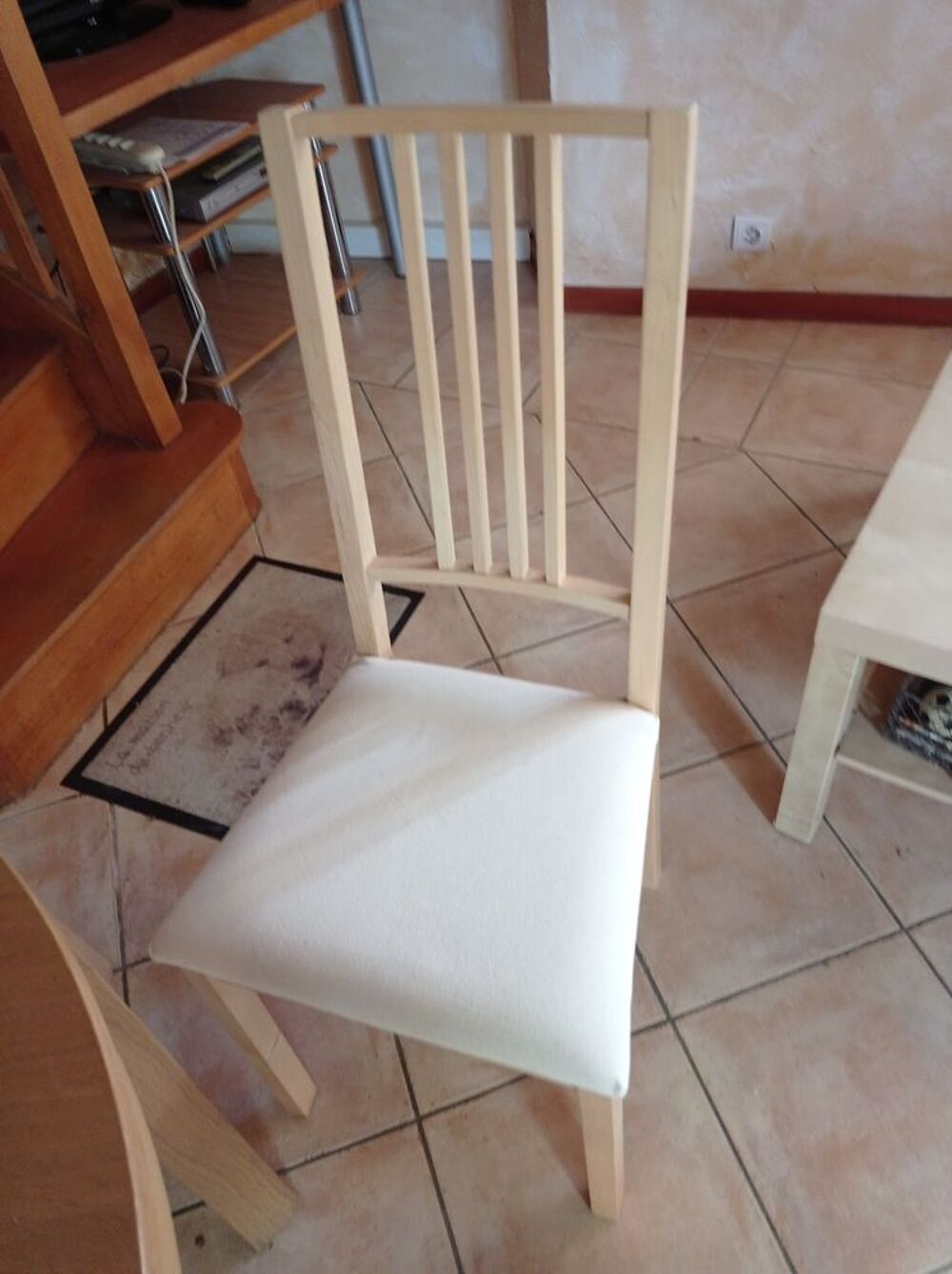 Table &agrave; manger de 4 &agrave; 6 personnes+ 4 chaises Marque Ik&eacute;a Meubles