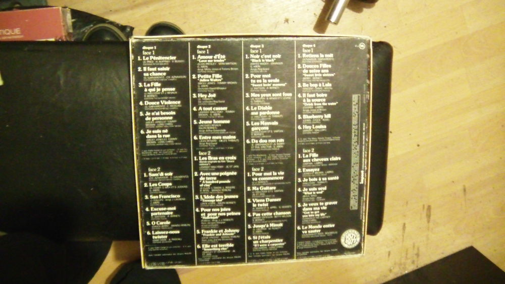 coffret 4 disques jhonny hallyday CD et vinyles