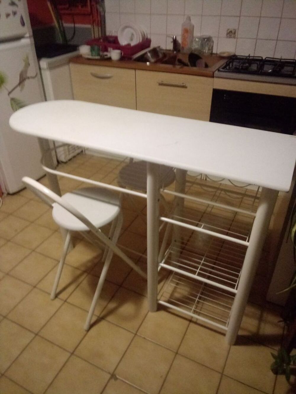 Bar blanc avec 2 tabourets Meubles