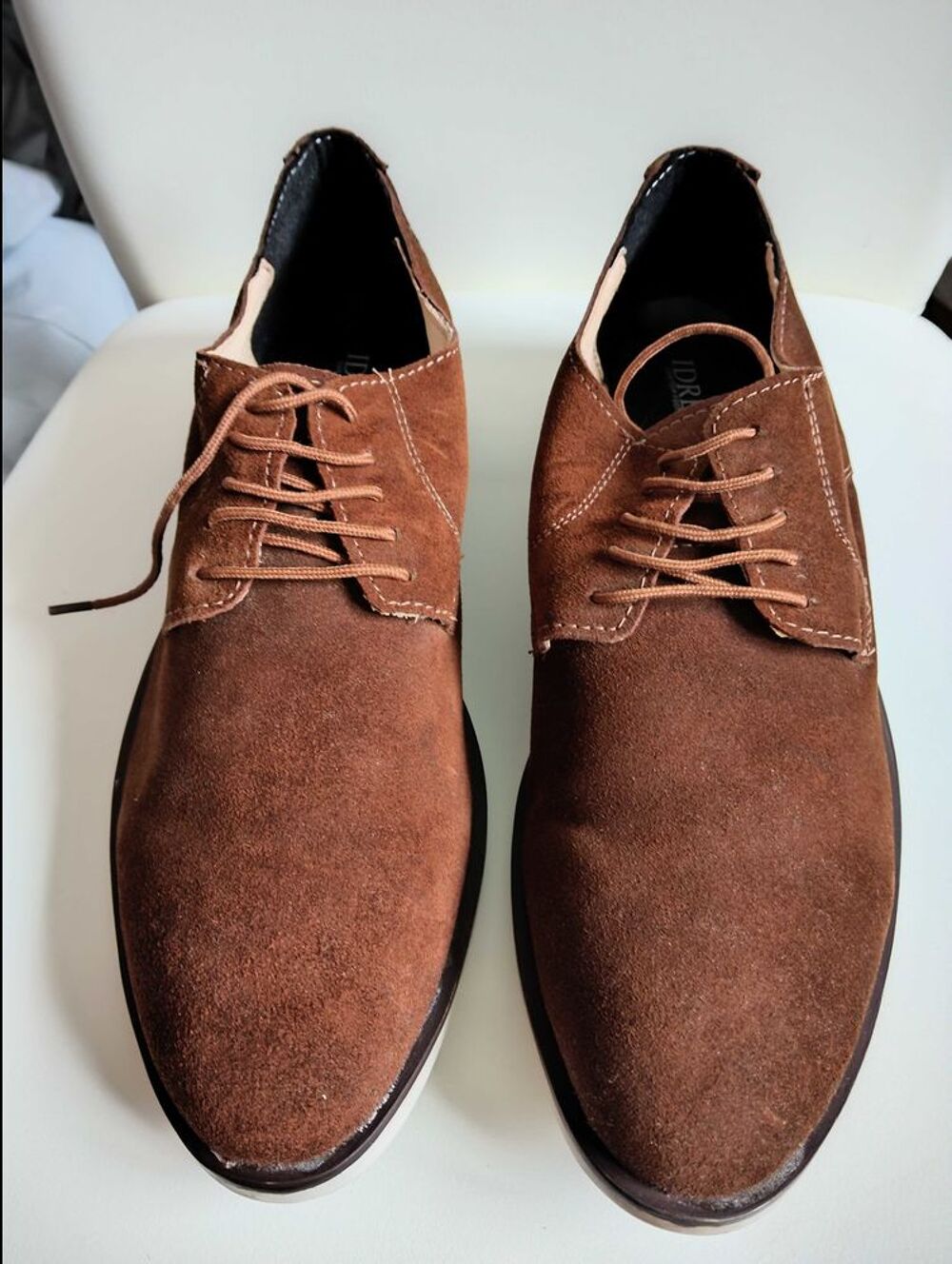 chaussures Idres. Taille 44. En daim Chaussures